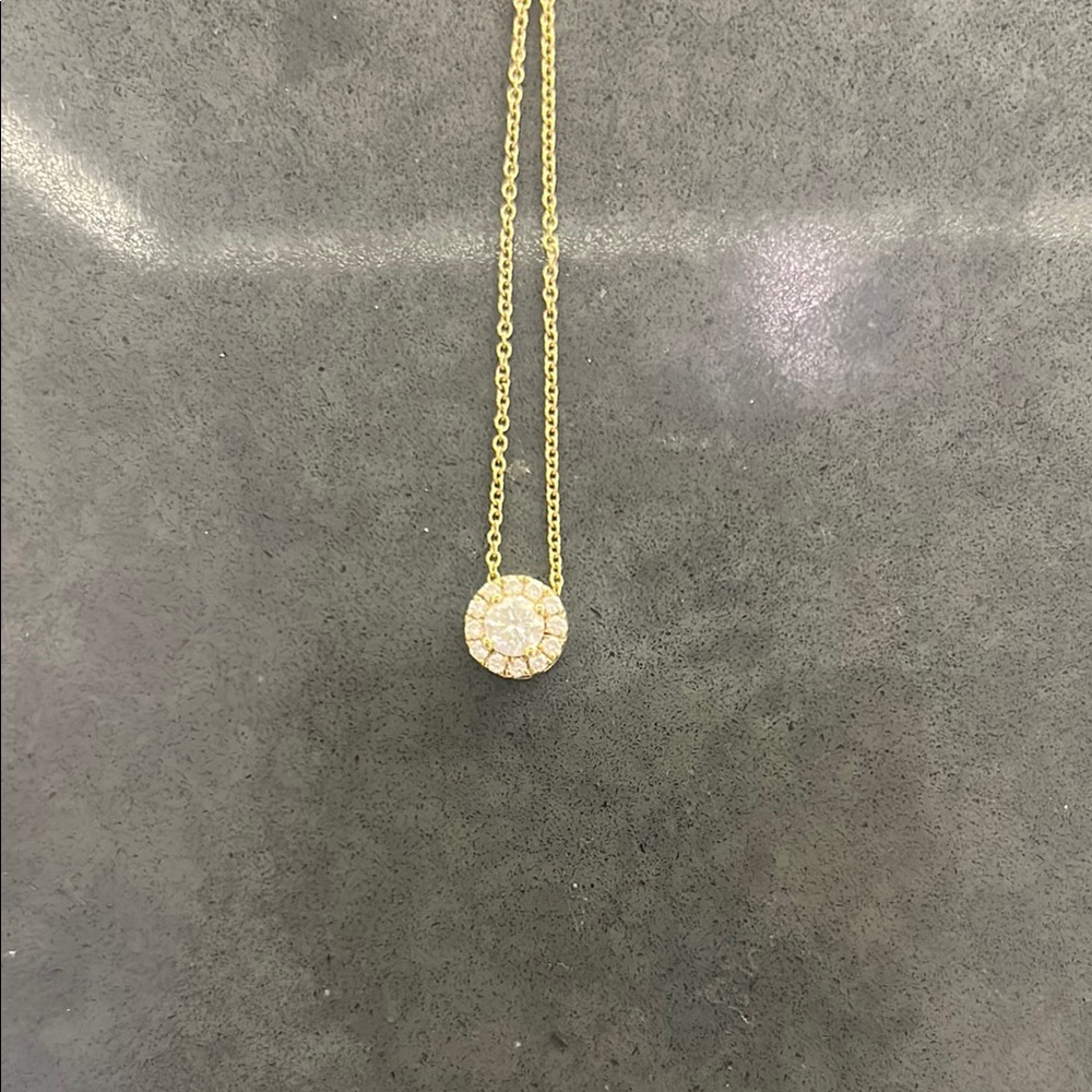 Elegant 18k Gold Pendant Halo Necklace 2/5 carat diamond